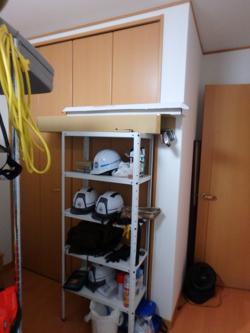 【before】一般的なクローゼット。綺麗な状態でした。