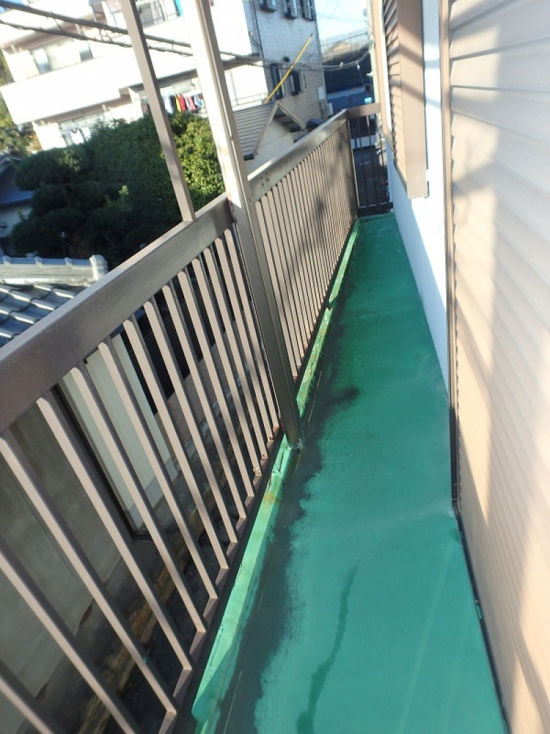 【Before】ベランダの防水加工が剥げています。