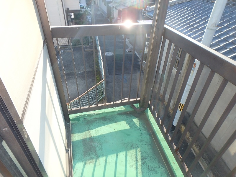 【Before】床の傾斜が排水溝へ向かっていない状態でした。