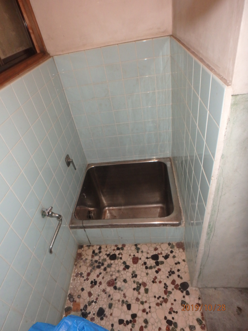 浴室改修 浴槽取替 ﾀｲﾙ貼 ｶﾞｽ風呂釜から給湯器取付 排気筒取付